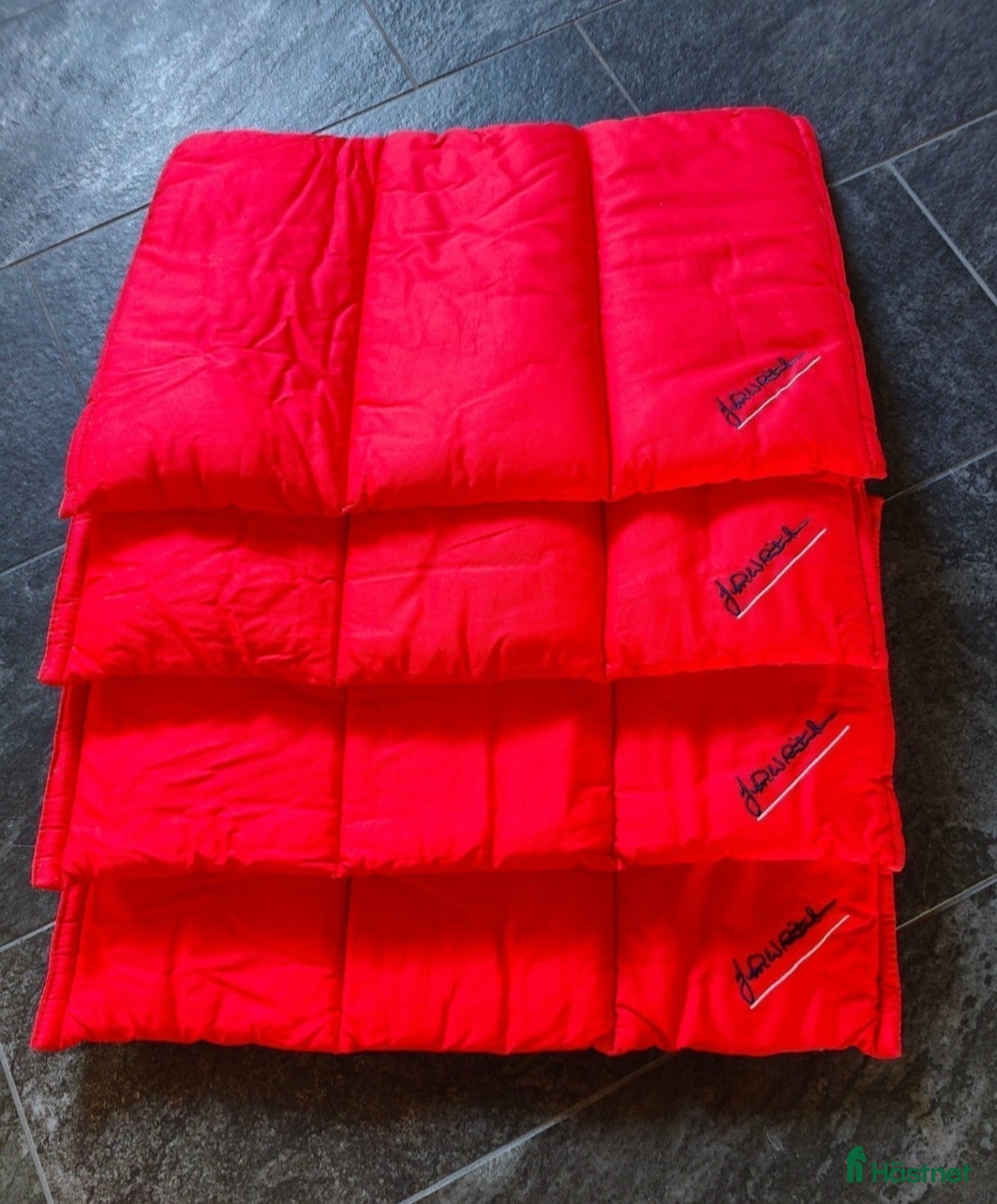 Övrig Hästutrustning hästutrustning till salu: John Whitaker bandagepaddar  i Ängelholm - Annons 1