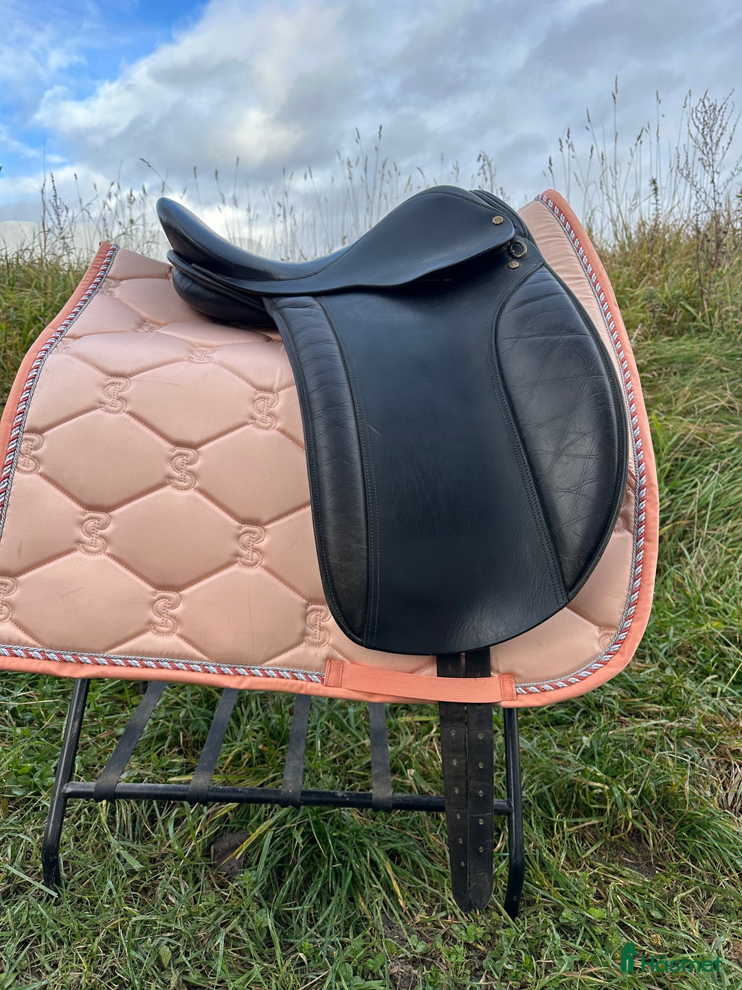 Sadlar hästutrustning till salu: Frank Baines Pirouette Dressyr 16 tum i Vagnhärad - Annons 1