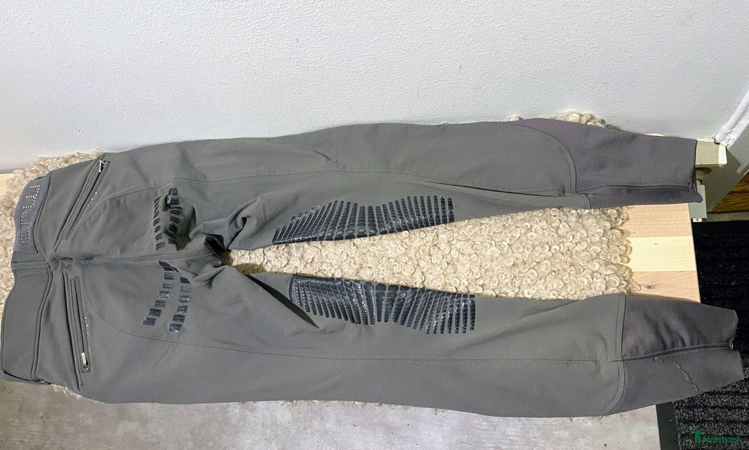 Ridbyxor ryttarutrustning till salu: Ridbyxor, CRW, stl 34 i Falun - Annons 2