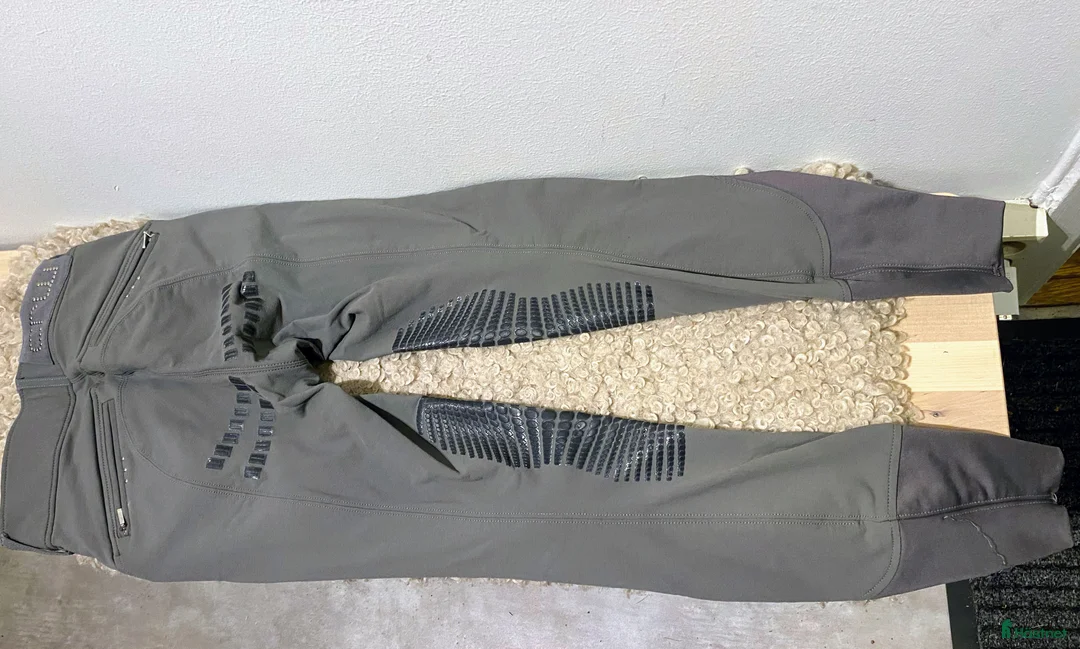 Ridbyxor ryttarutrustning till salu: Ridbyxor, CRW, stl 34 i Falun - Annons 2