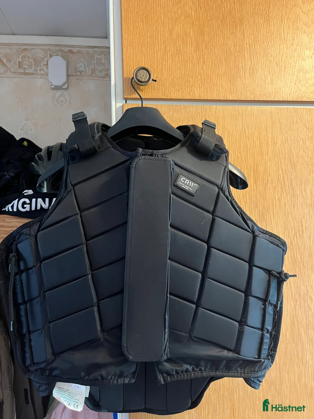 Säkerhetsvästar ryttarutrustning till salu: Ridväst i nyskick! - Annons 1