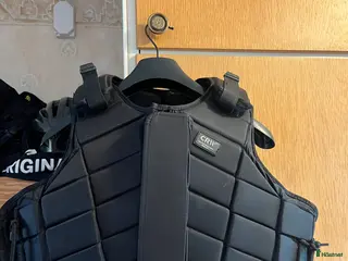 Säkerhetsvästar ryttarutrustning till salu: Ridväst i nyskick! - Annons 1