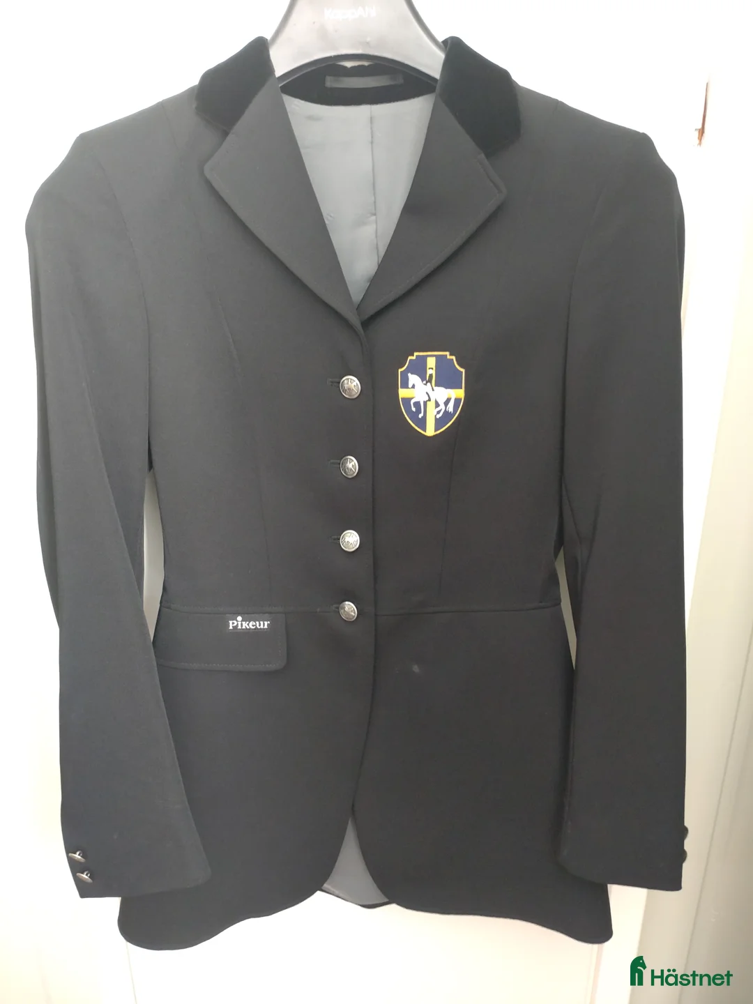Jackor & Kavajer ryttarutrustning till salu: Tävlingskläder Storlek S, XS och 38 i Järna - Annons 7