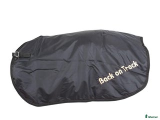 Täcken hästutrustning till salu: Back on Track ländtäcke i Östhammar - Annons 21