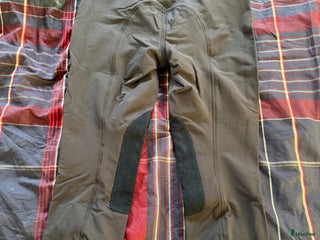 Ridbyxor ryttarutrustning till salu: Nya kingsland knäskodda ridbyxor i Västerås - Annons 2