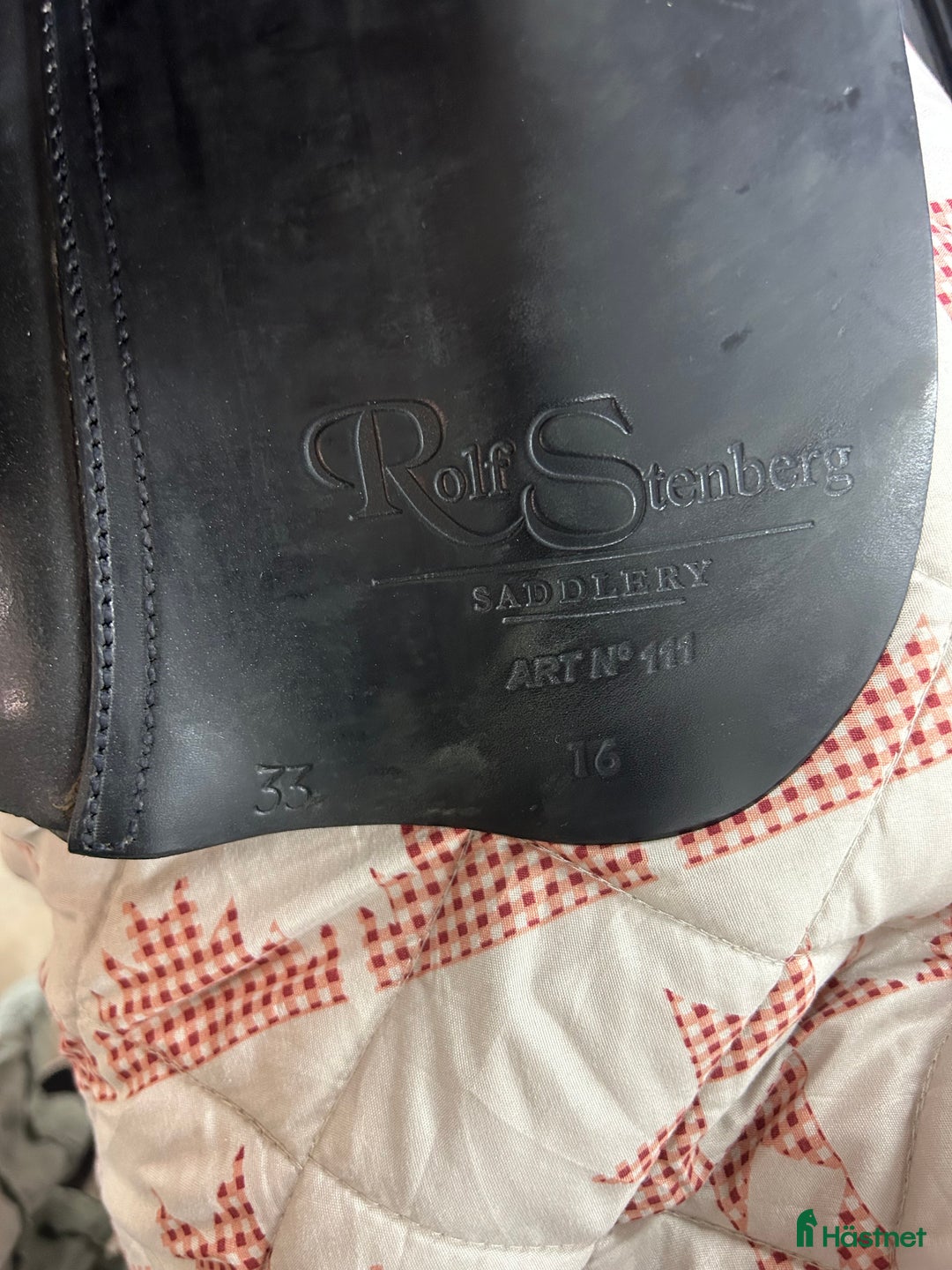 Sadlar hästutrustning till salu: Fin svart Rolf Stenberg dressyrsadel i Upplands Väsby - Annons 2