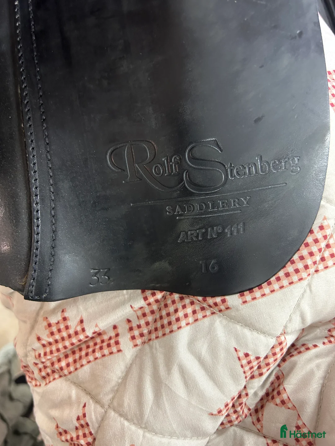 Sadlar hästutrustning till salu: Fin svart Rolf Stenberg dressyrsadel i Upplands Väsby - Annons 2