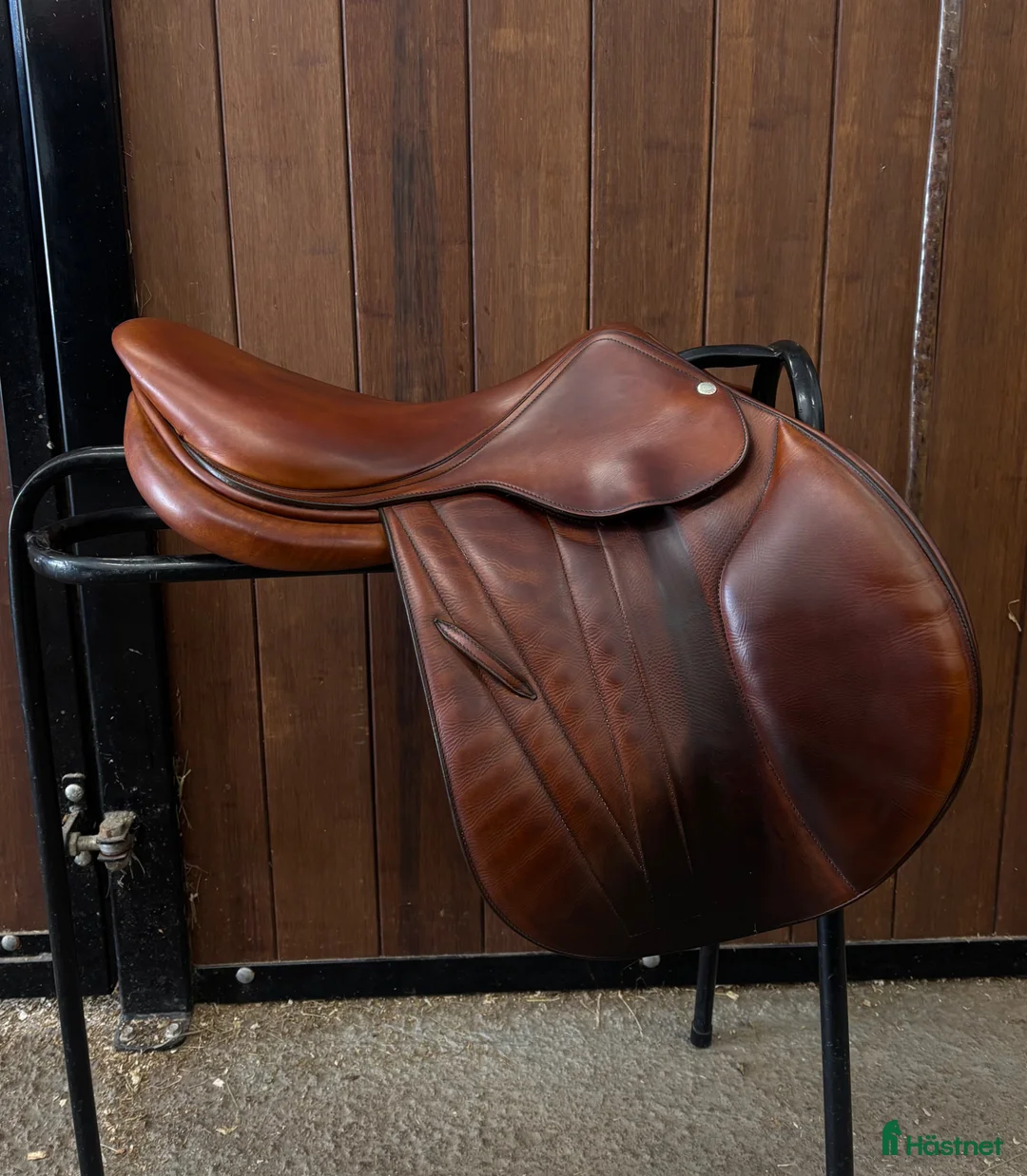 Sadlar hästutrustning till salu: Fin Butet hoppsadel - Annons 1