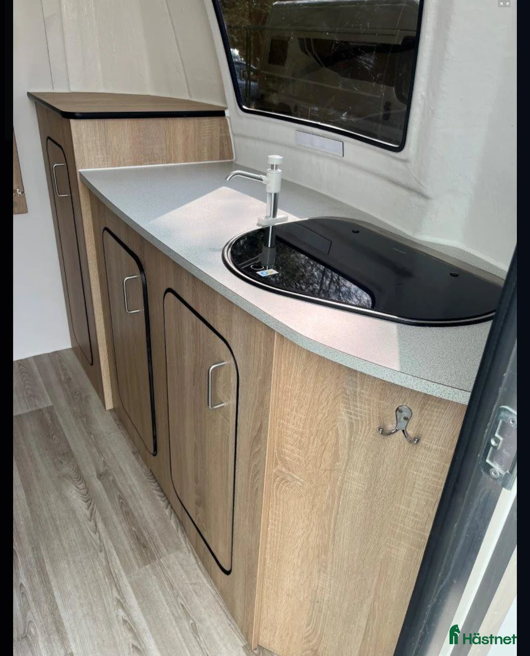 Hästtransporter  fordon & transport till salu: Equi-Trek Night-Treka bodel i Svalöv - Annons 4