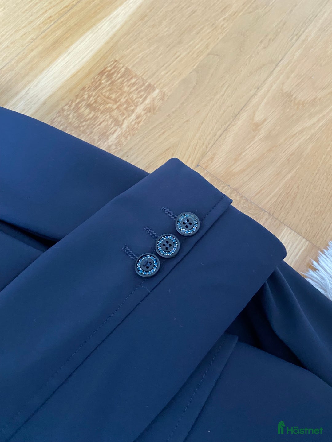 Jackor & Kavajer ryttarutrustning till salu: Specialdesignad equiline kavaj i Skoghall - Annons 6