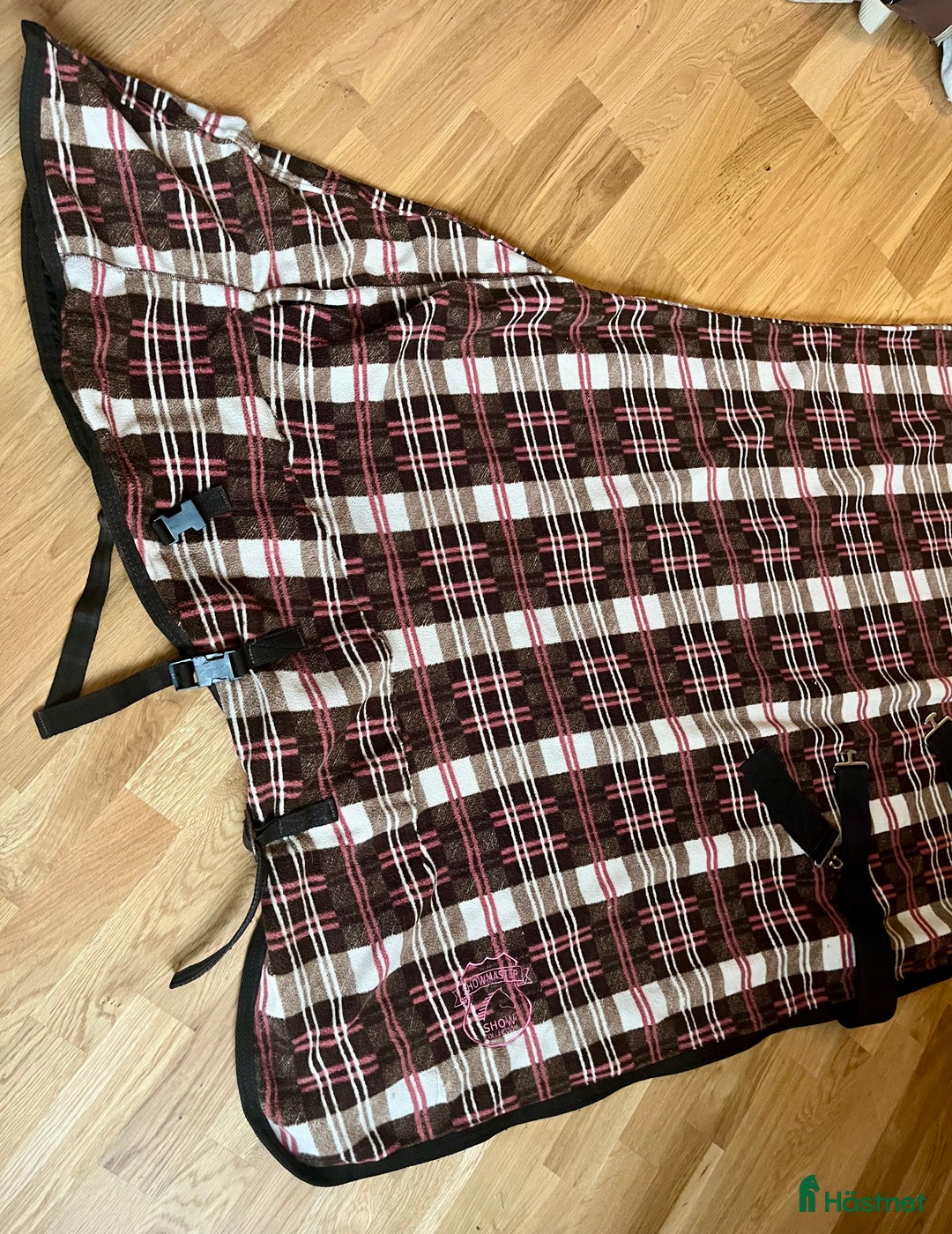 Täcken hästutrustning till salu: ShowMaster Brun-Rosa i Uppsala - Annons 1