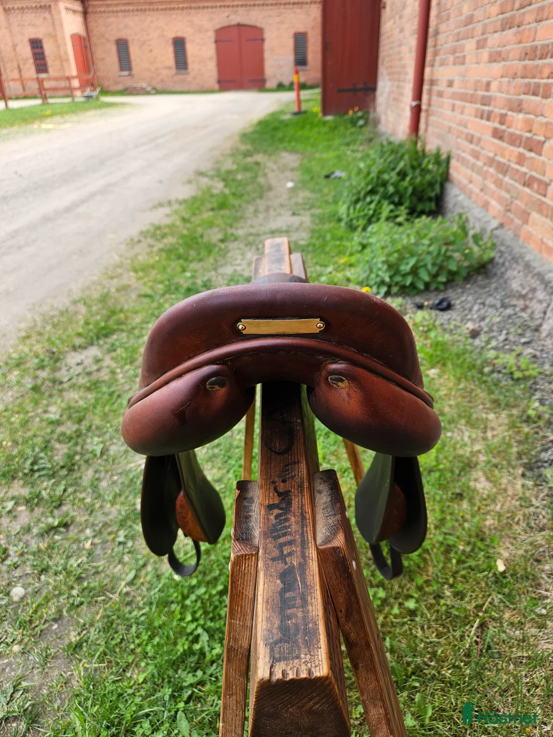 Sadlar hästutrustning till salu: Butet hoppsadel 17" i Sturefors - Annons 5