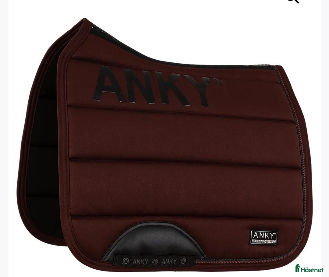 Schabrak & Vojlockar hästutrustning till salu: Anky Dressyrschabrak ”Leafs” Port Royale - Annons 1