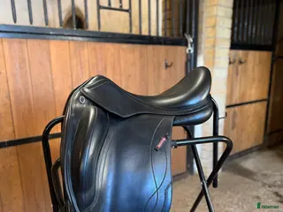 Sadlar hästutrustning Equipe Olympia dressyrsadel i Hofors - Annons 1
