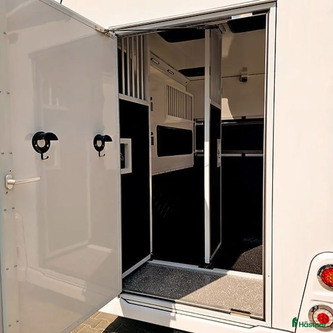 Hästlastbilar  fordon & transport till salu: Fabriksny! Renault Master,EP Horsebox - Annons 4
