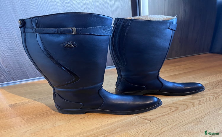Ridstövlar ryttarutrustning till salu: Svarta vinterridstövlar inklusive fin stövelväska i Västerås - Annons 14