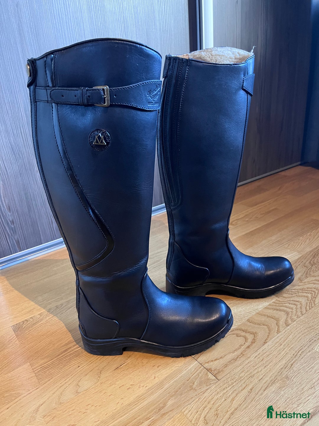 Ridstövlar ryttarutrustning till salu: Svarta vinterridstövlar inklusive fin stövelväska i Västerås - Annons 1