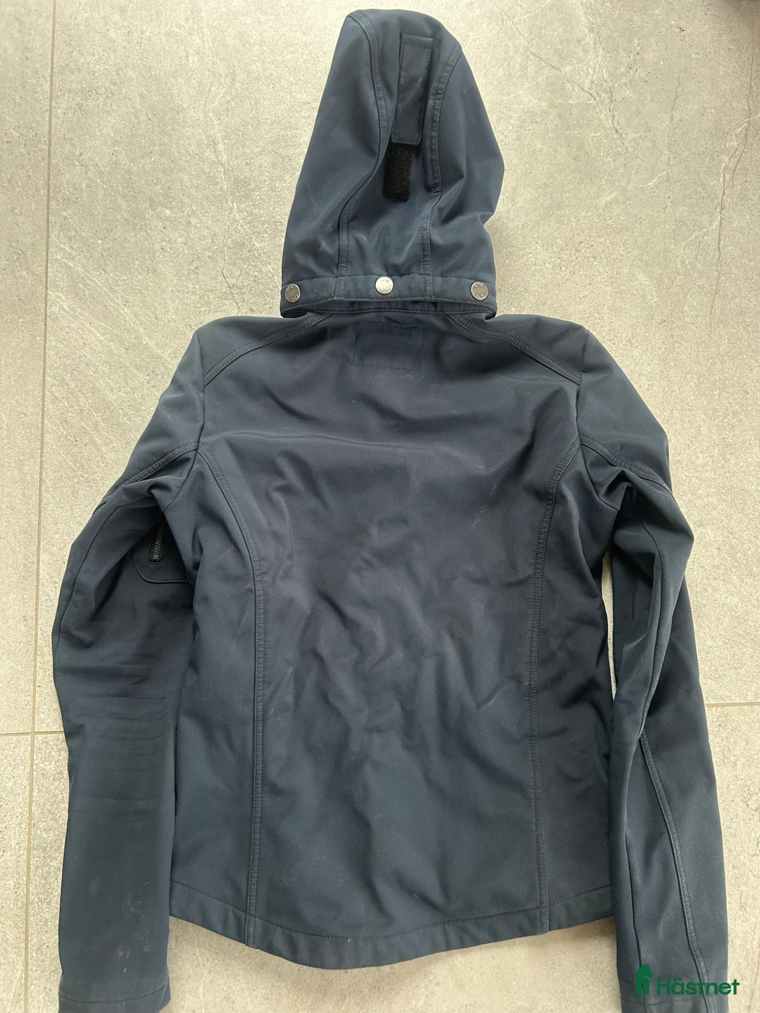 Jackor & Kavajer ryttarutrustning till salu: Marinblå Softshell jacka i Klagshamn - Annons 3