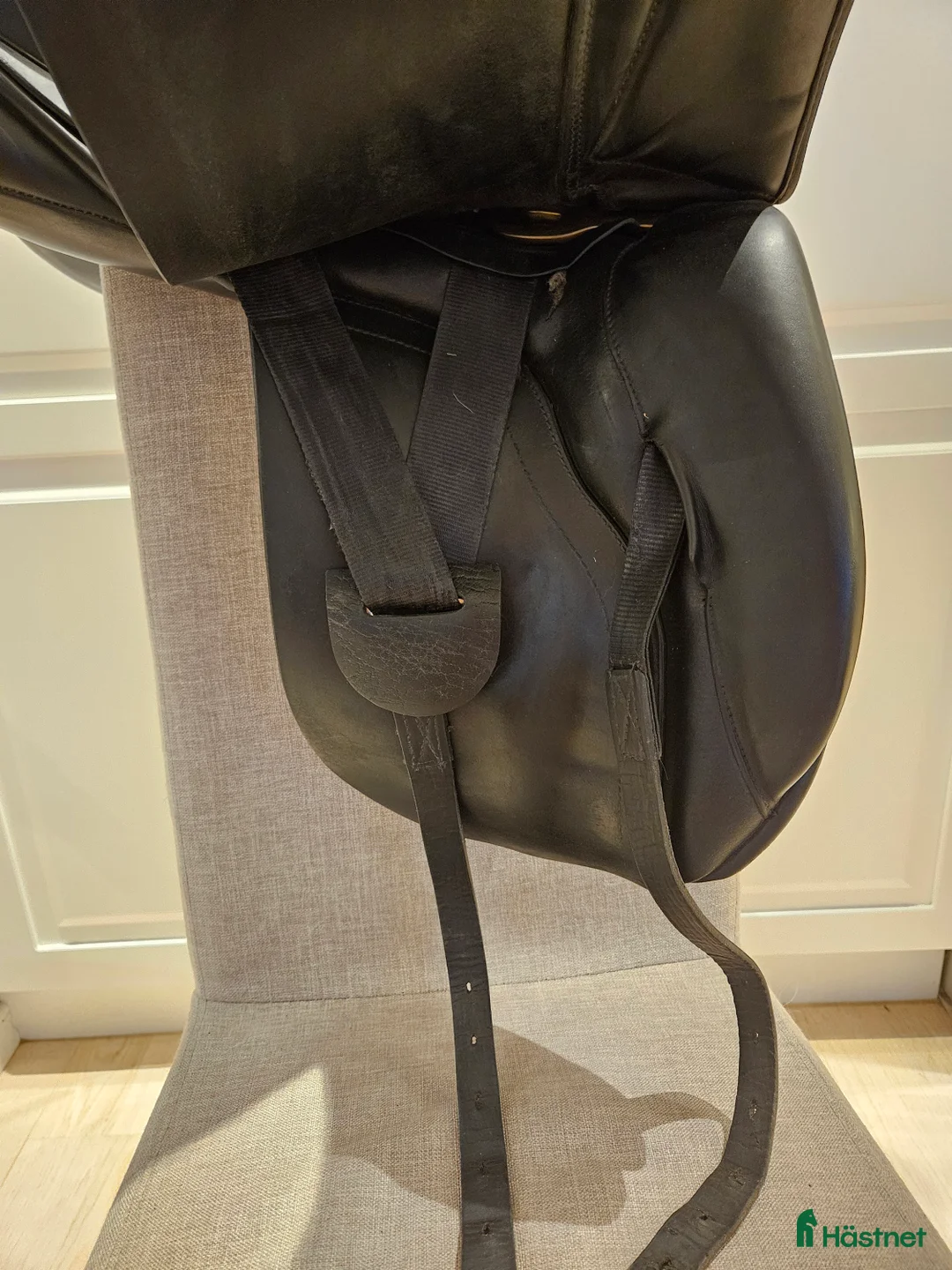 Sadlar hästutrustning till salu: 18'' Hulsebos Dressyrsadel i Österbybruk - Annons 2