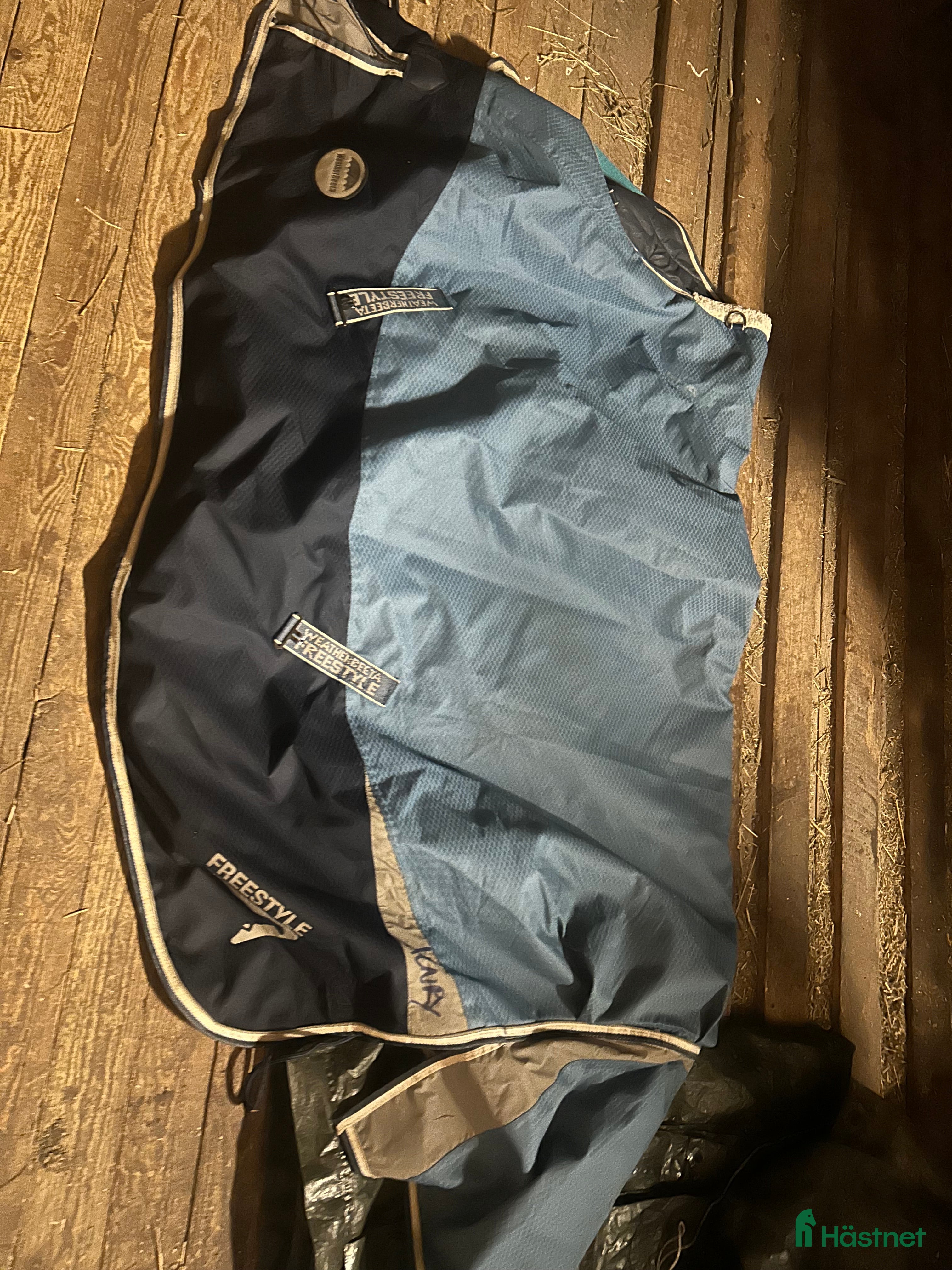 Täcken hästutrustning till salu: Utetäcke i Vällingby - Annons 11