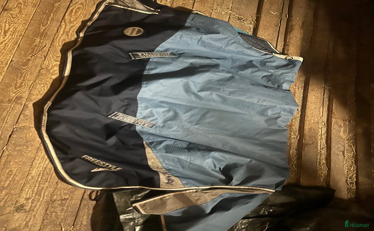 Täcken hästutrustning till salu i Vällingby - Annons 14