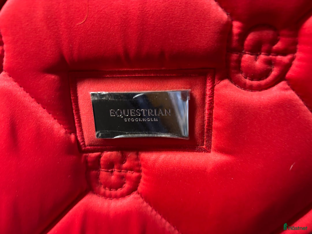 Schabrak & Vojlockar hästutrustning till salu: equestrian stockholm Schabrak  i Enköping - Annons 4