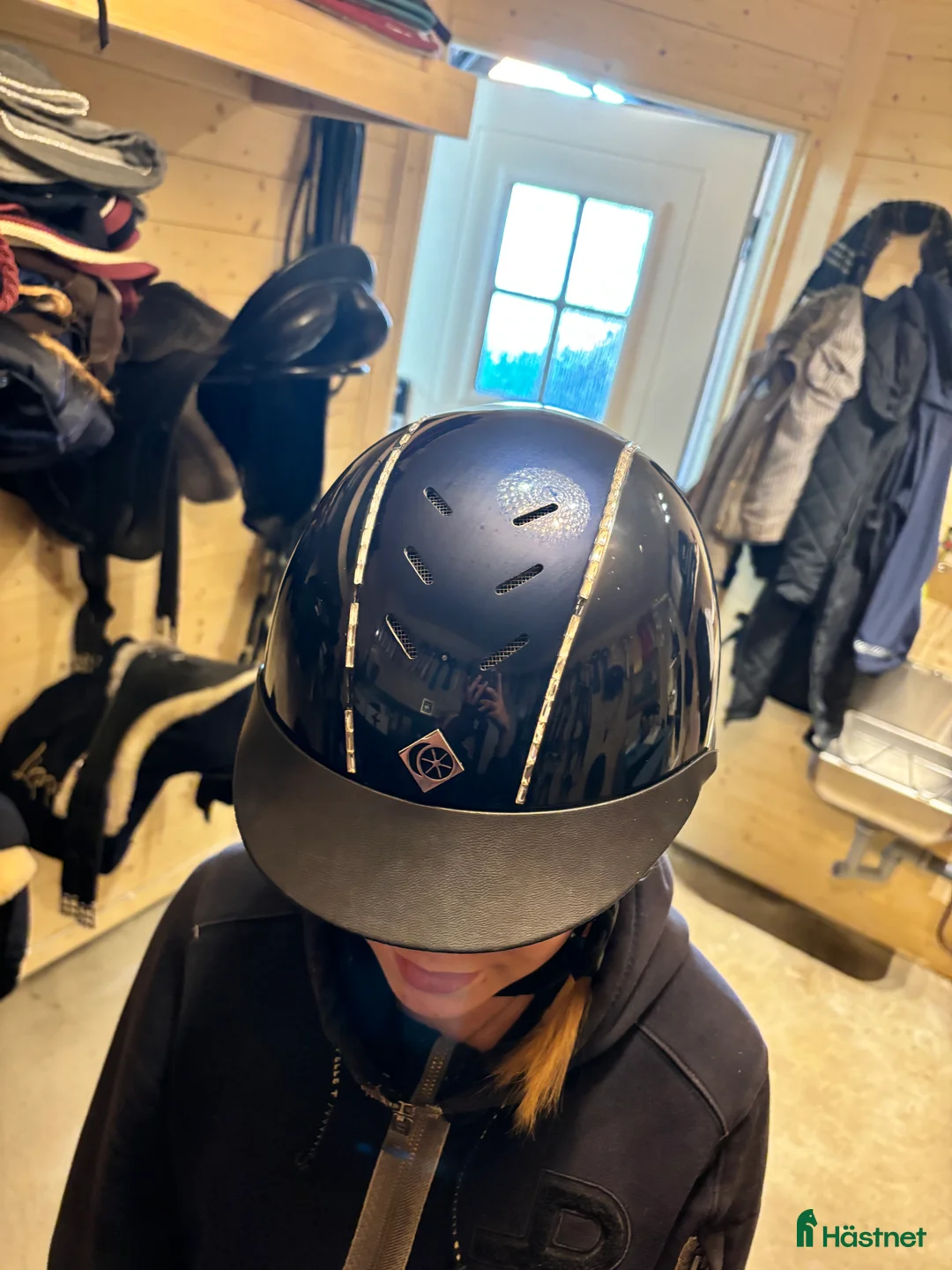 Hjälmar ryttarutrustning till salu: Charles Owen hjälm blå i Falkenberg - Annons 1