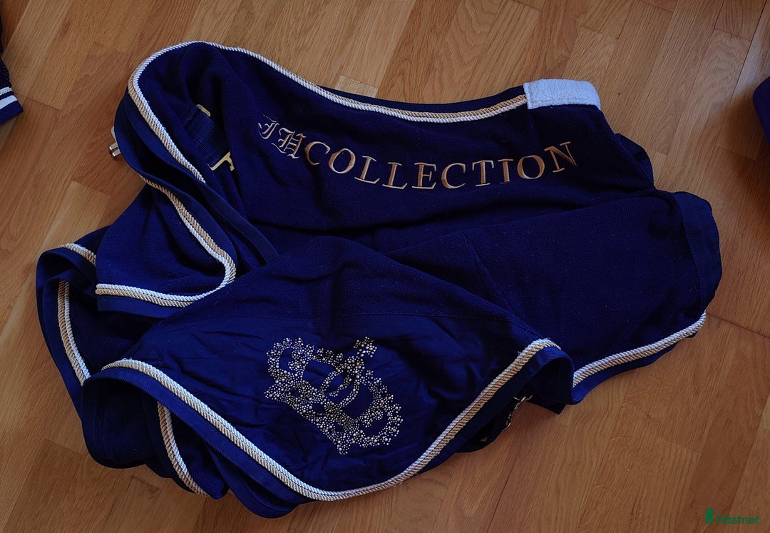 Täcken hästutrustning till salu: Fina täcken i Västra Frölunda - Annons 1