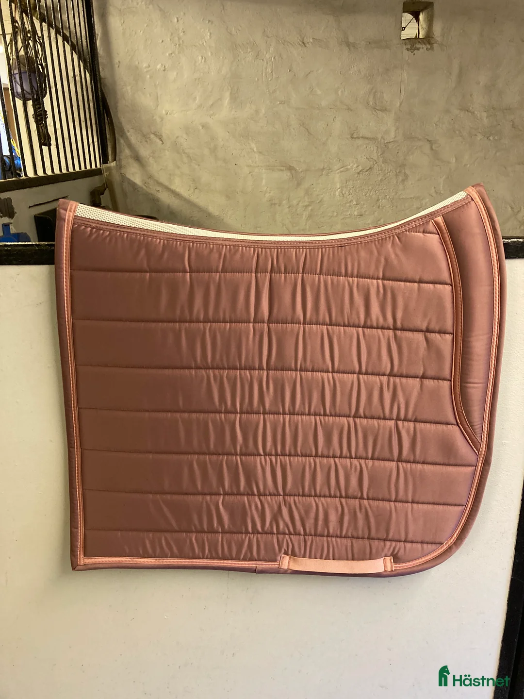 Schabrak & Vojlockar hästutrustning till salu: Rosa dressyr schabrak!💓 i Alnö - Annons 2