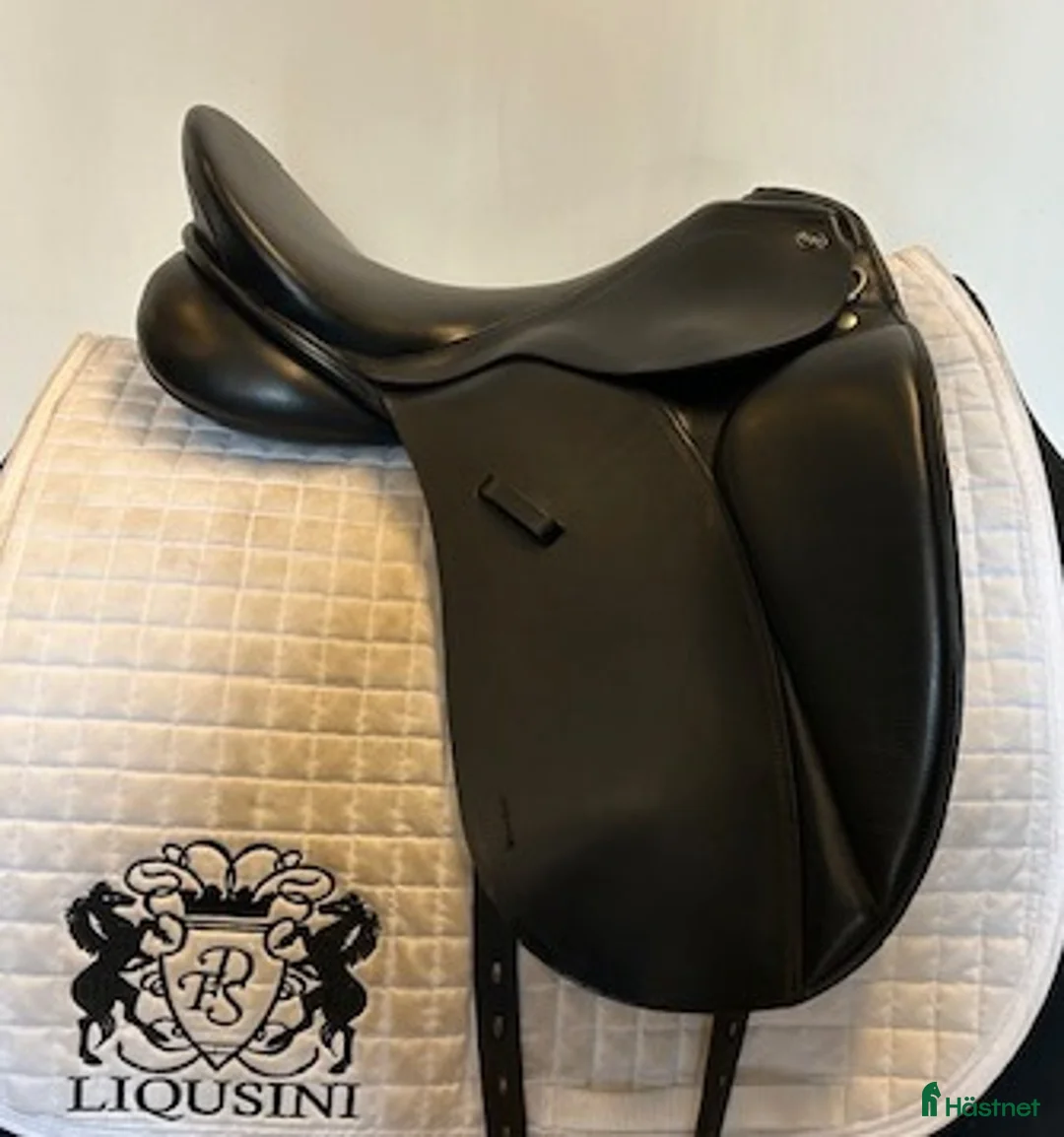 Sadlar hästutrustning till salu: Dressyrsadel Pfiff Amaretto - Annons 1