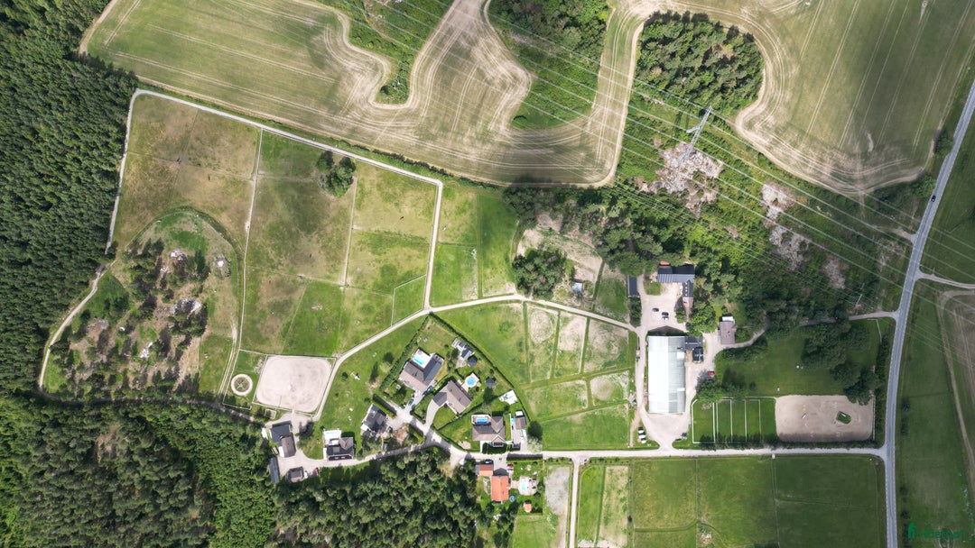  stallplats finnes: Boxplats m ridhus, två ridbanor och service Bålsta i Bålsta - Annons 12