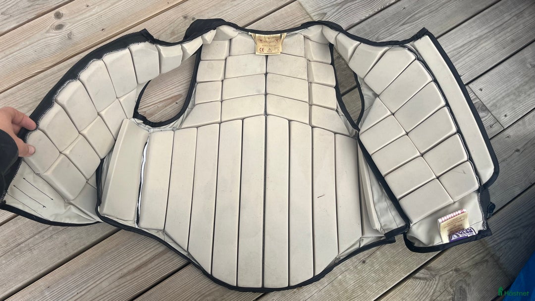 Säkerhetsvästar ryttarutrustning till salu: Racesafe väst Small i Jönköping - Annons 3