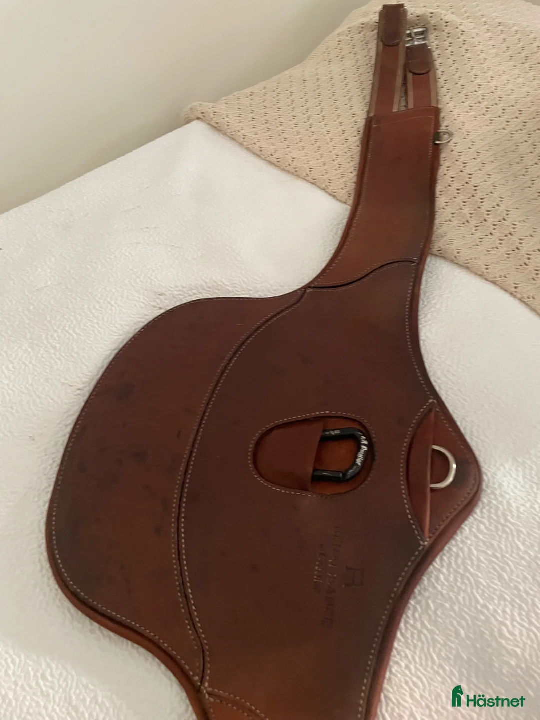 Sadeltillbehör hästutrustning till salu: Renaissance magplatta i Ingarö - Annons 1