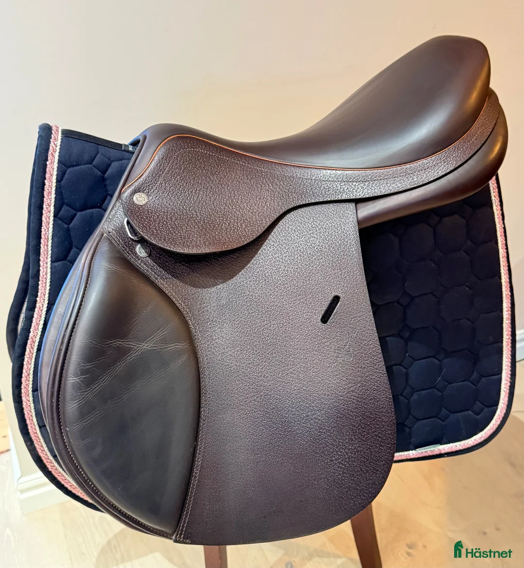Sadlar hästutrustning till salu: Equipe expression 17,5” M +0,5 - Annons 1