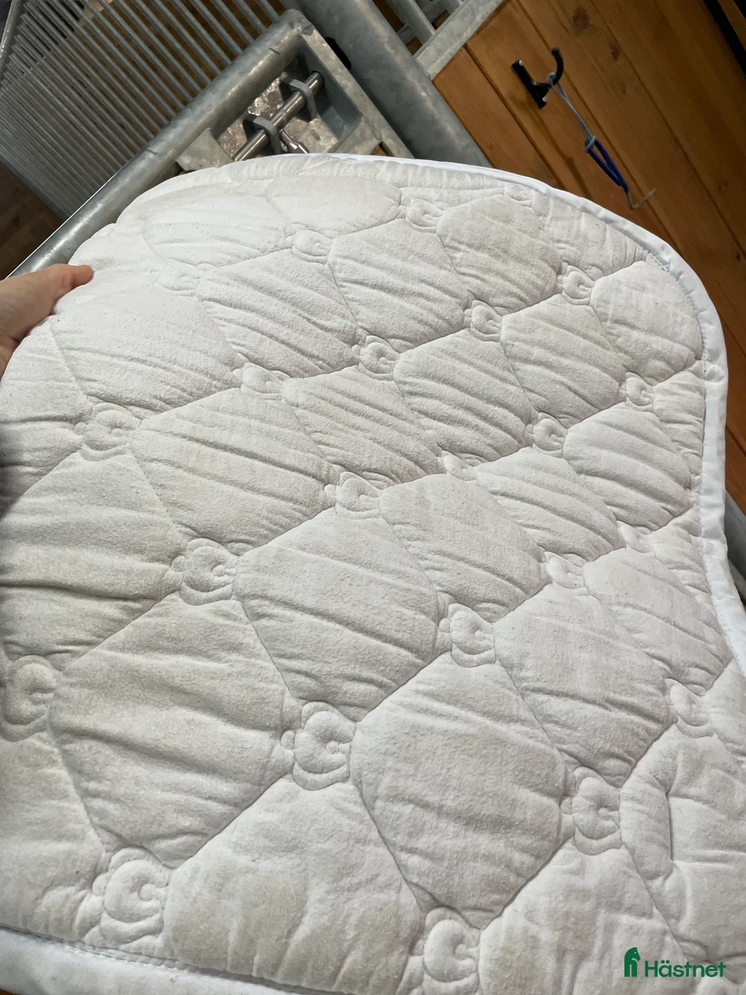 Schabrak & Vojlockar hästutrustning till salu: Vitt ps schabrak i Knivsta - Annons 4