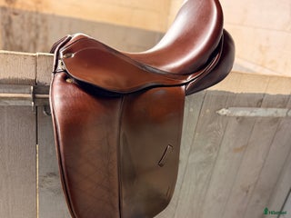 Sadlar hästutrustning till salu: KENTAUR MEDEA 17,5” i Frövi - Annons 1