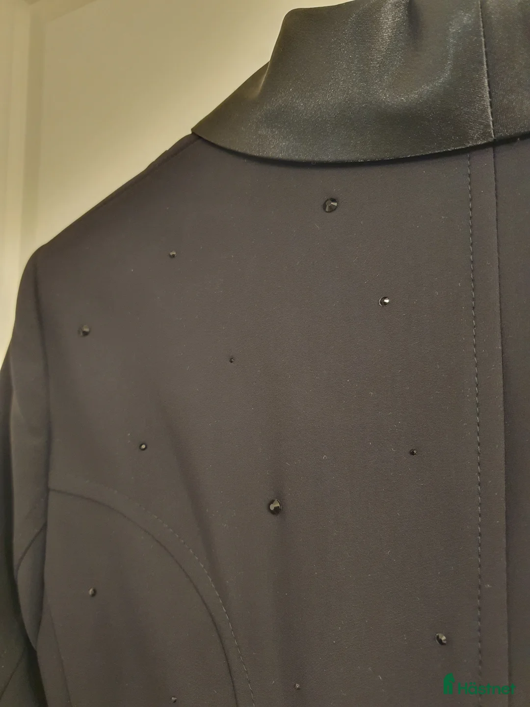 Jackor & Kavajer ryttarutrustning till salu: NY Equiline frack strl. 36 - Annons 3