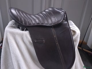 Sadlar hästutrustning till salu: Island/dressyrsadel i Nyköping - Annons 2