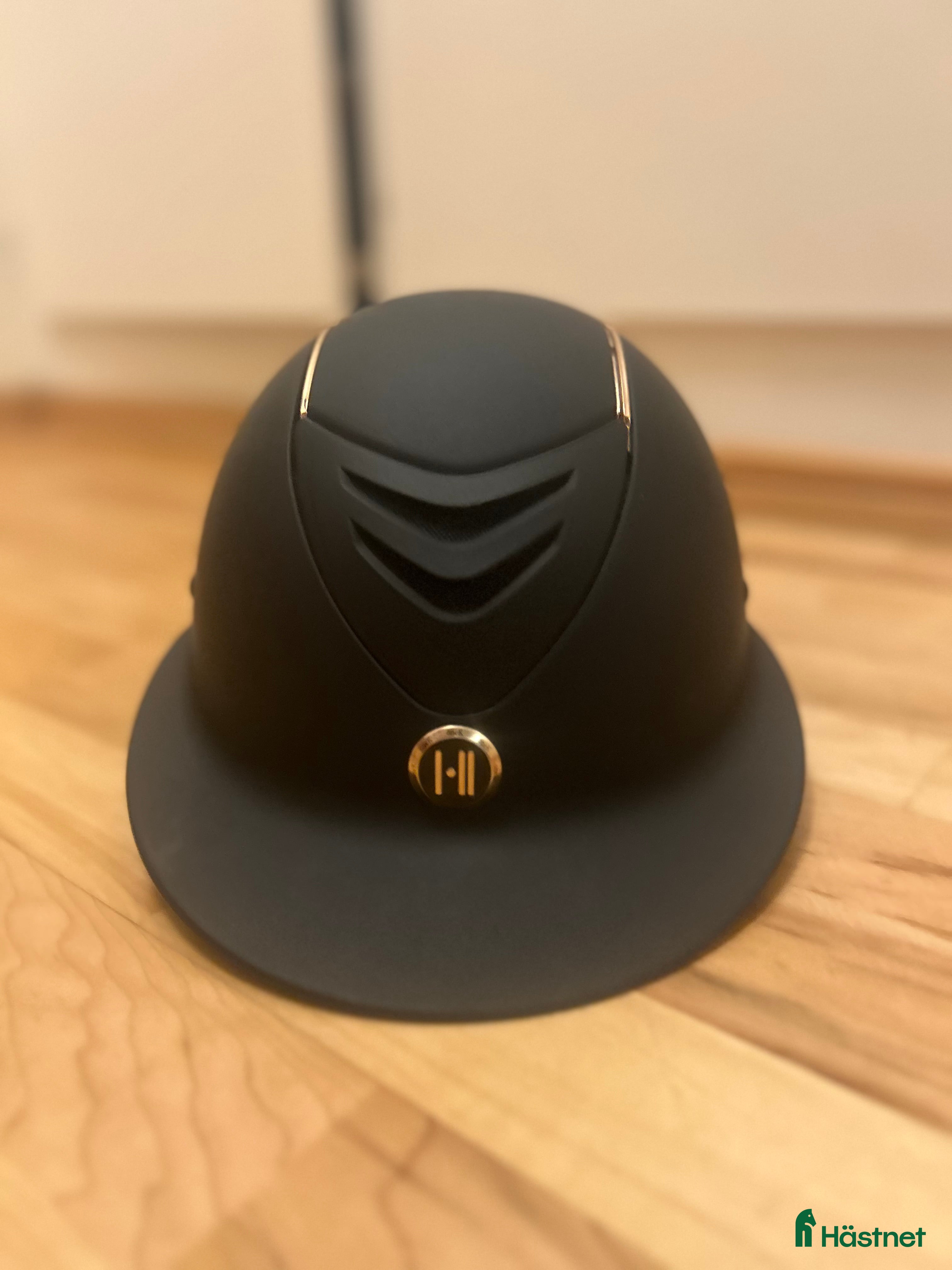 Hjälmar ryttarutrustning till salu: OneK ridhjälm (Mips) i Skene - Annons 1