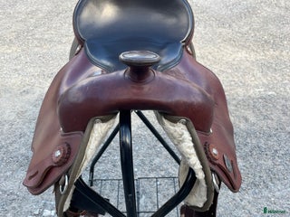Sadlar hästutrustning till salu: Fabtron Westernsadel i Knivsta - Annons 1