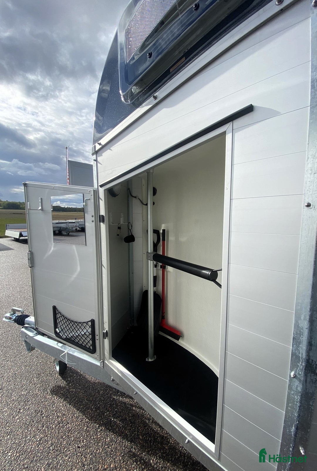 Hästtransporter  fordon & transport till salu: 1,5-hästars + sadelkammare -Kvalitet till bra pris i Kvicksund - Annons 4