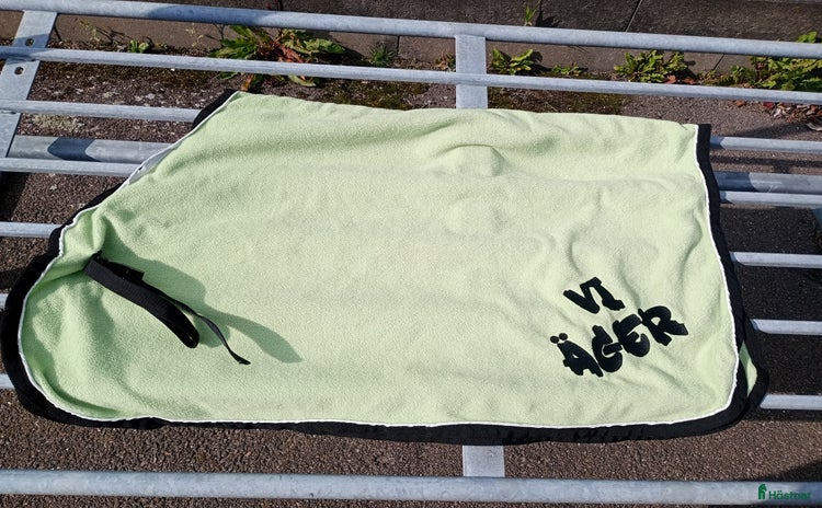 Täcken hästutrustning till salu i Strömstad - Annons 12