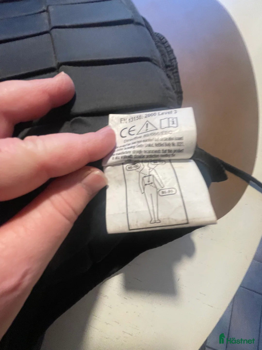 Säkerhetsvästar ryttarutrustning till salu: Svart säkerhetsväst - Annons 4