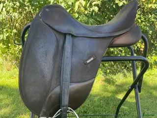 Sadlar hästutrustning Dressyrsadel i Bullaren - Annons 1