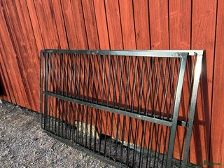 Stallinredning, stängsel & gård övrig utrustning till salu: 2st Fönstergaller svart smide i Arboga - Annons 21