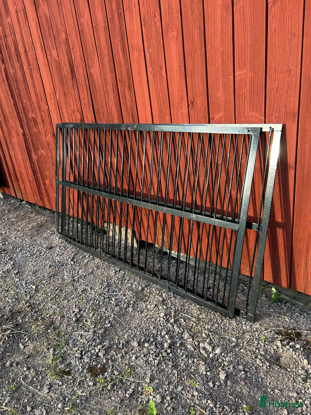 Stallinredning, stängsel & gård övrig utrustning till salu: 2st Fönstergaller svart smide i Arboga - Annons 1