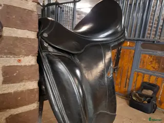 Sadlar hästutrustning Dressyrsadel Equipe Emporio i Växjö - Annons 1