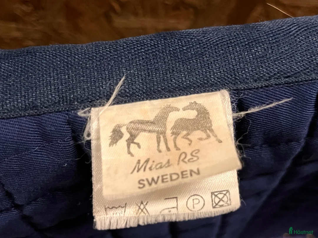 Schabrak & Vojlockar hästutrustning till salu: Hoppschabrak Mia RS blått med guldkant - Annons 5