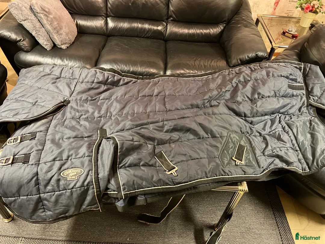 Täcken hästutrustning till salu: Två tjocka vintertäcken - Annons 2