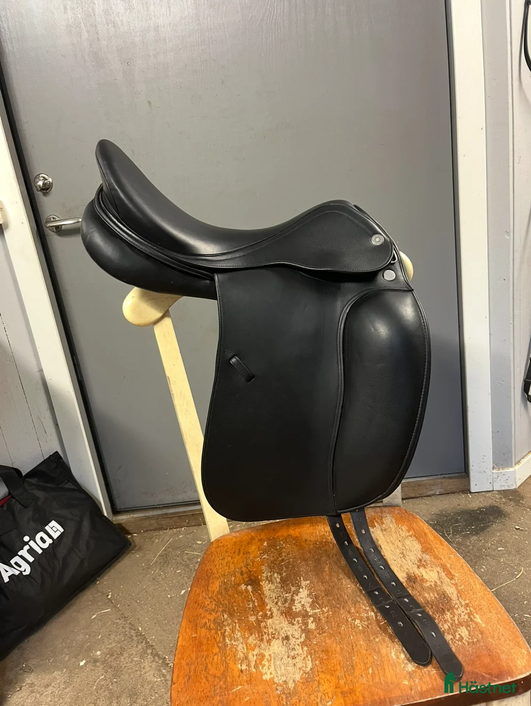 Sadlar hästutrustning till salu: Väldigt fin dressyrsadel till salu i nyskick  i Ör - Annons 4